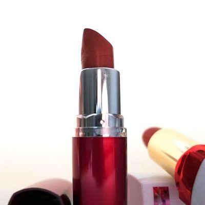 lipsticks-2114380_640
